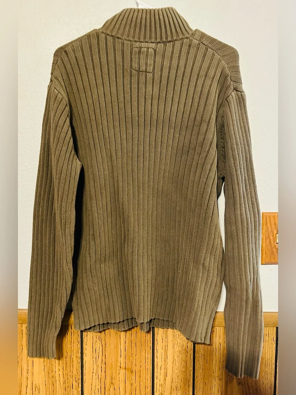 Old Navy Men's Ribbed size LARGE Turtleneck Button Pullover Sweatshirt